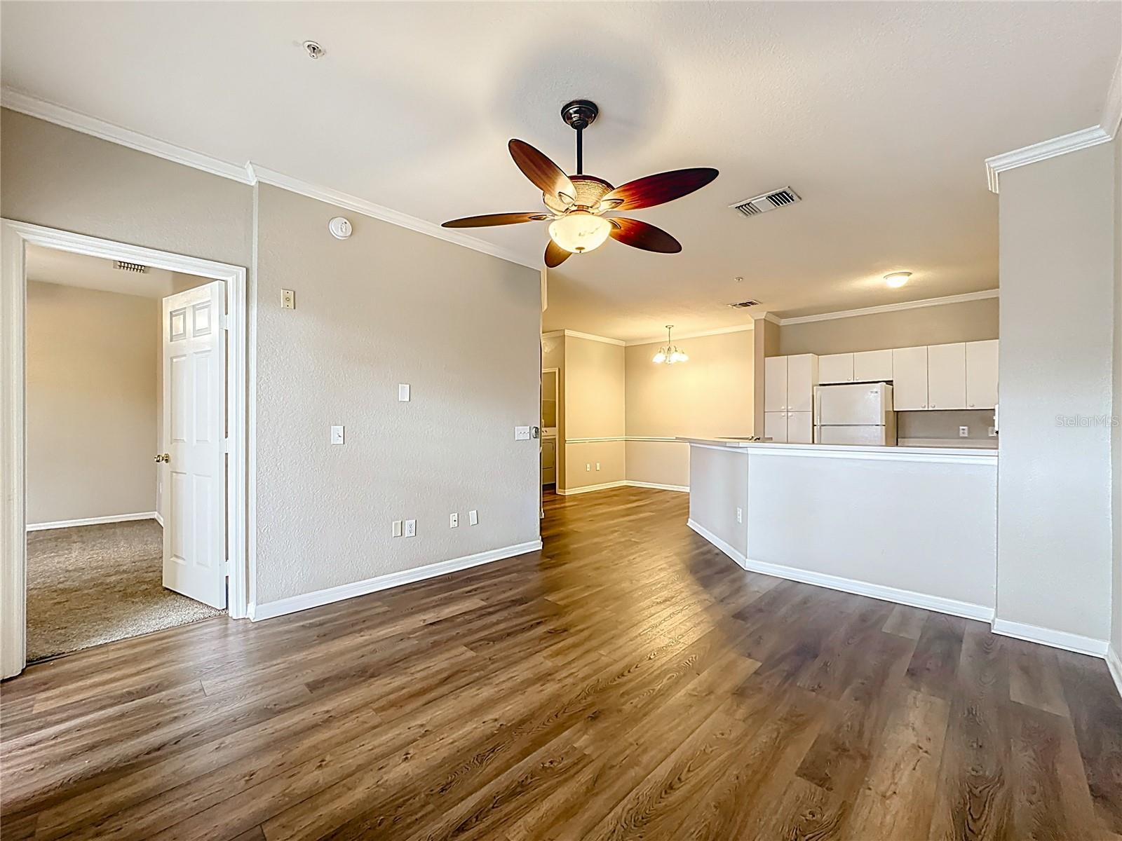 Image 7 of 61 For 3593 Conroy Road 433