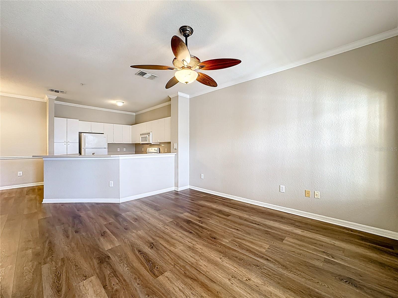 Image 8 of 61 For 3593 Conroy Road 433