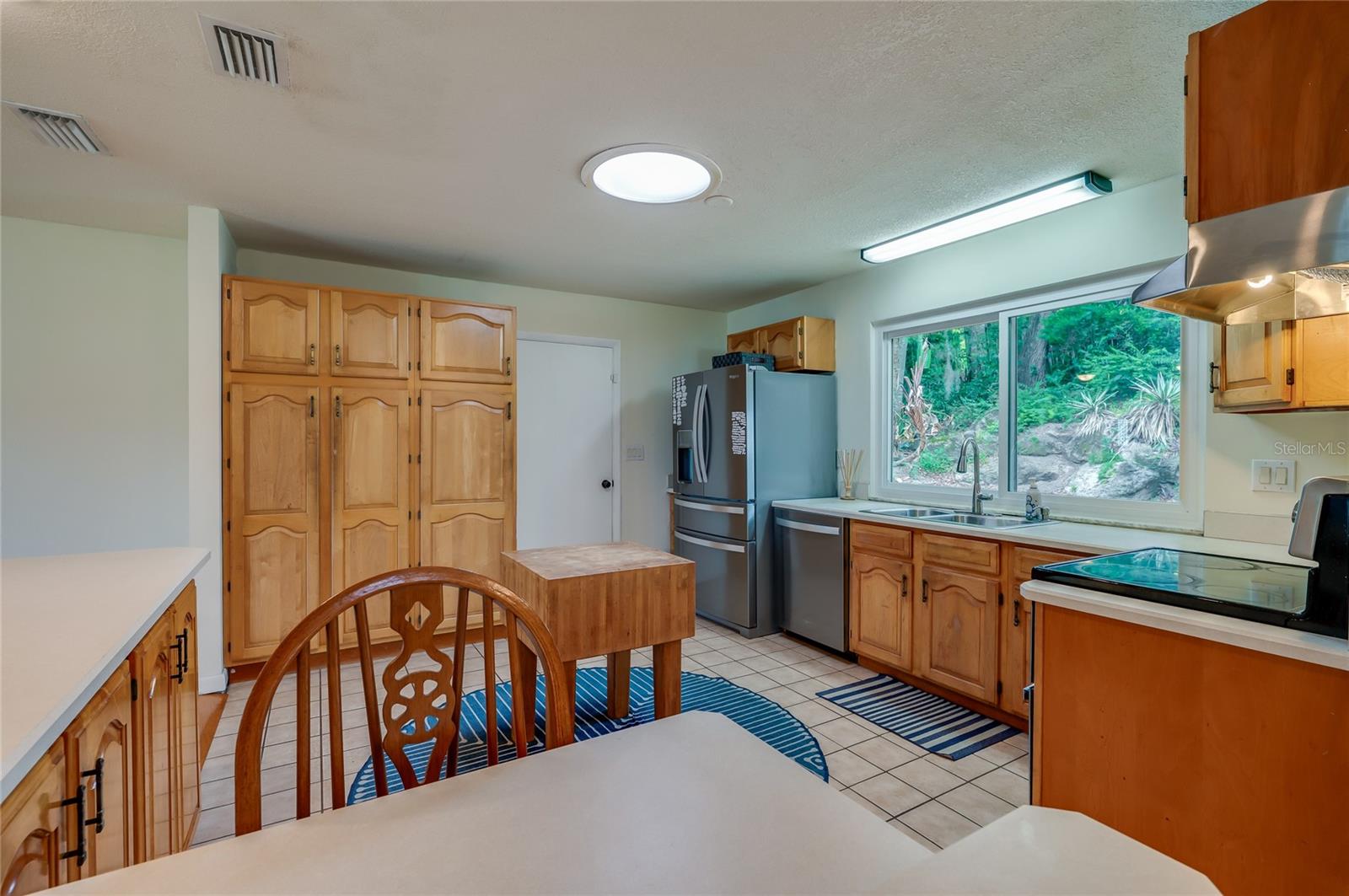 Image 15 of 46 For 7 Waterfront Court