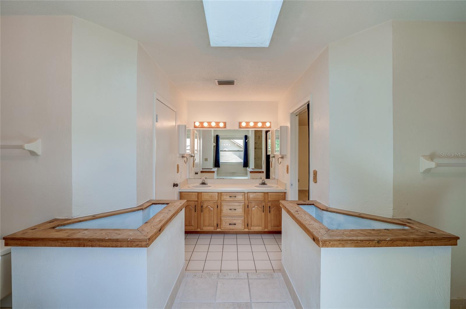 Image 31 of 46 For 7 Waterfront Court