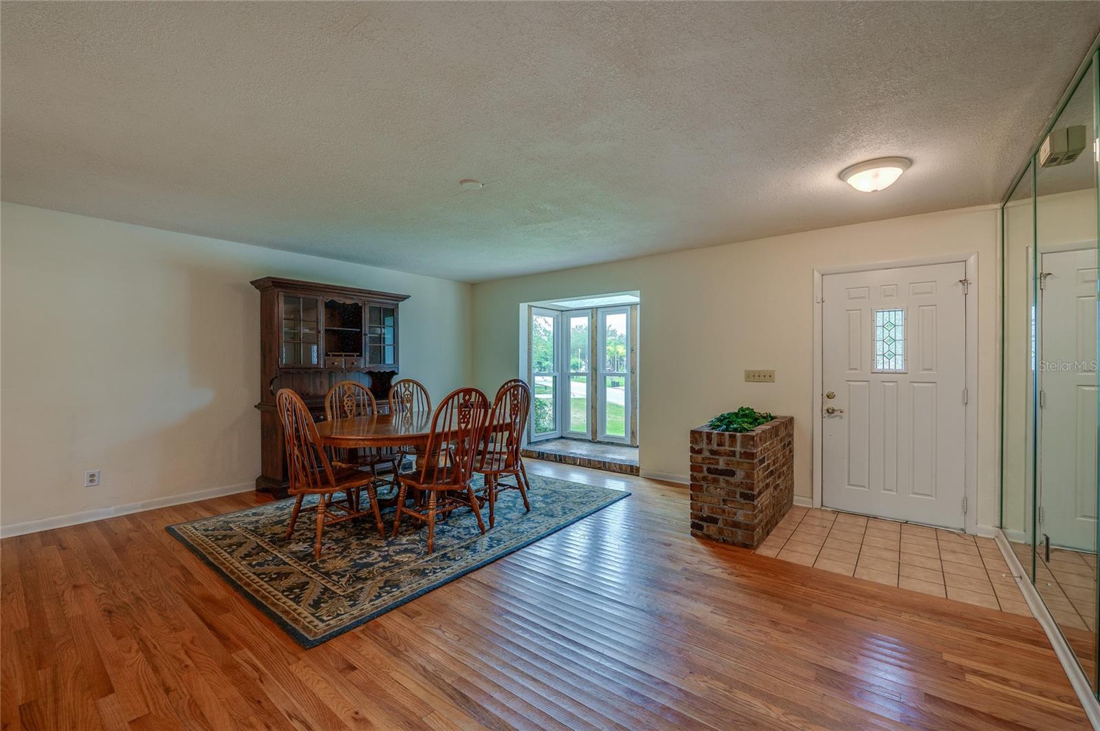 Image 4 of 46 For 7 Waterfront Court