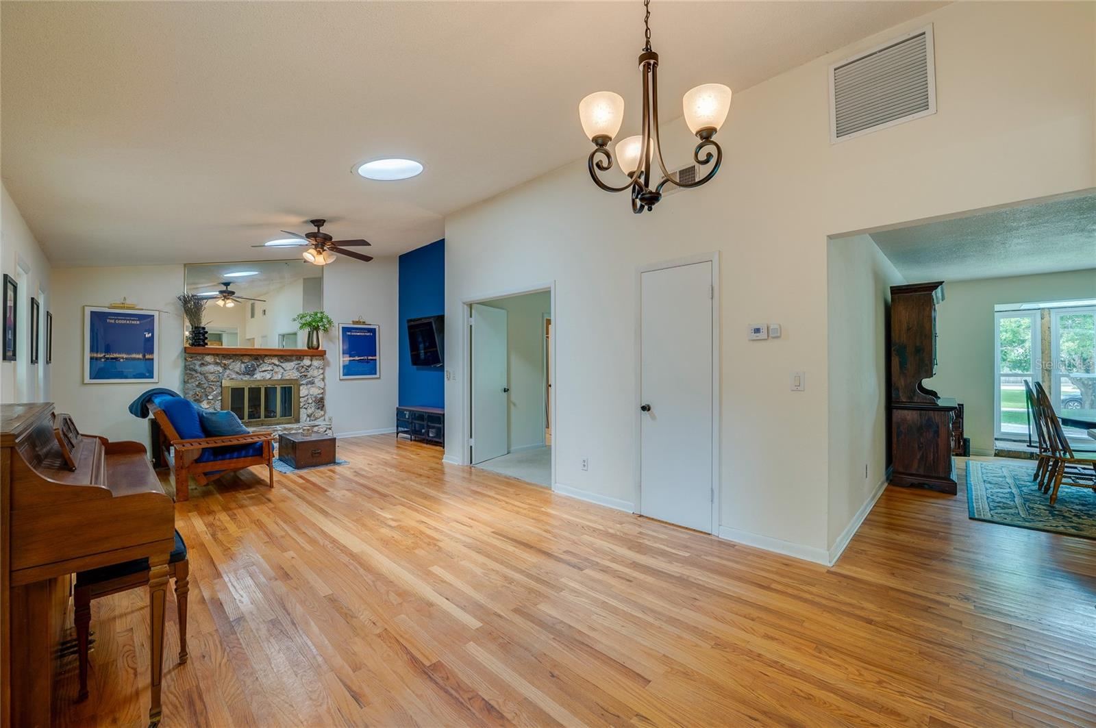 Image 7 of 46 For 7 Waterfront Court
