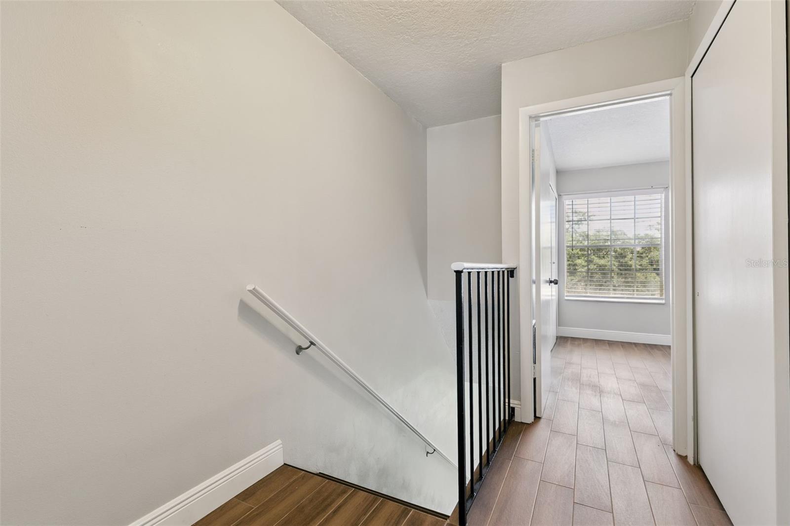 Image 12 of 20 For 505 Sun Ridge Place 123