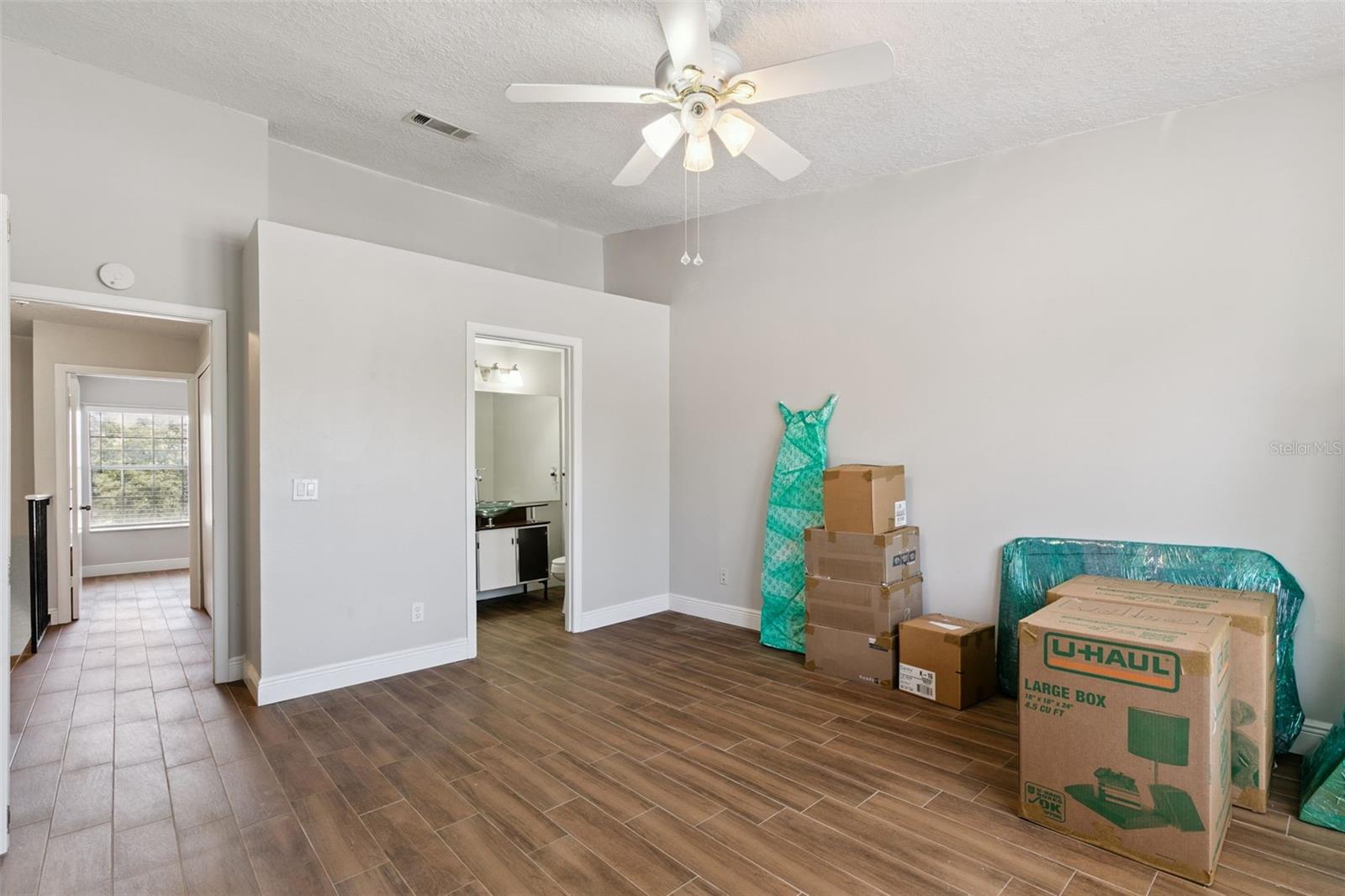 Image 13 of 20 For 505 Sun Ridge Place 123