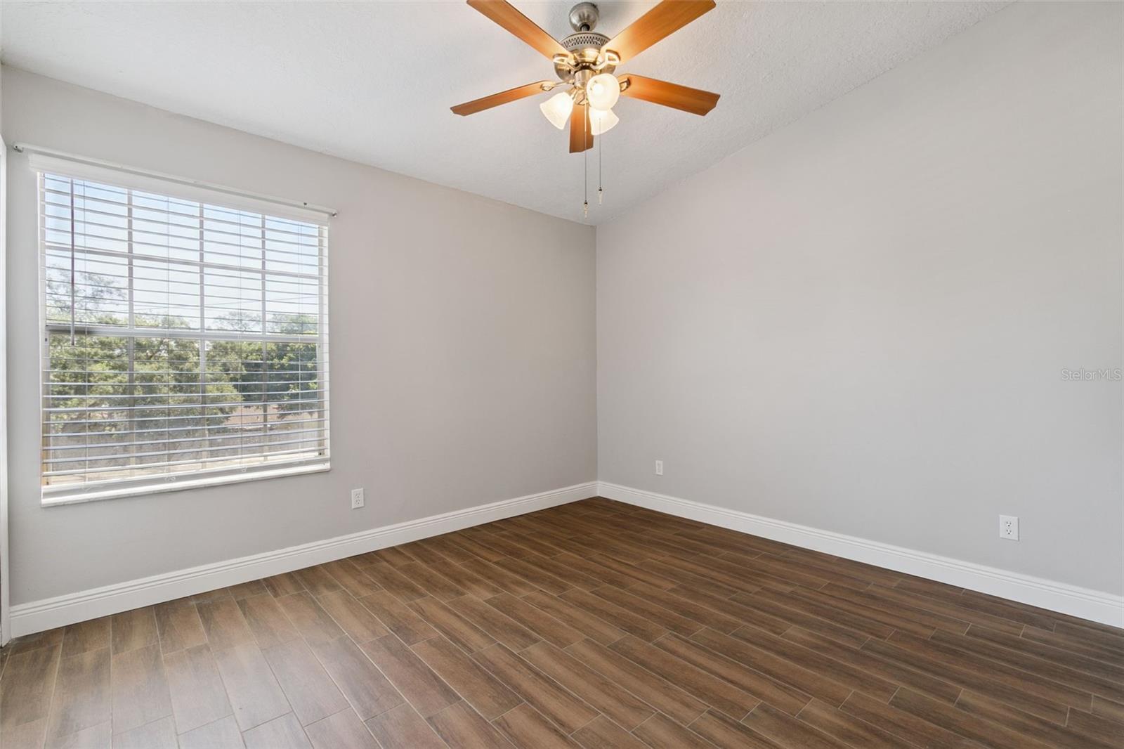 Image 17 of 20 For 505 Sun Ridge Place 123
