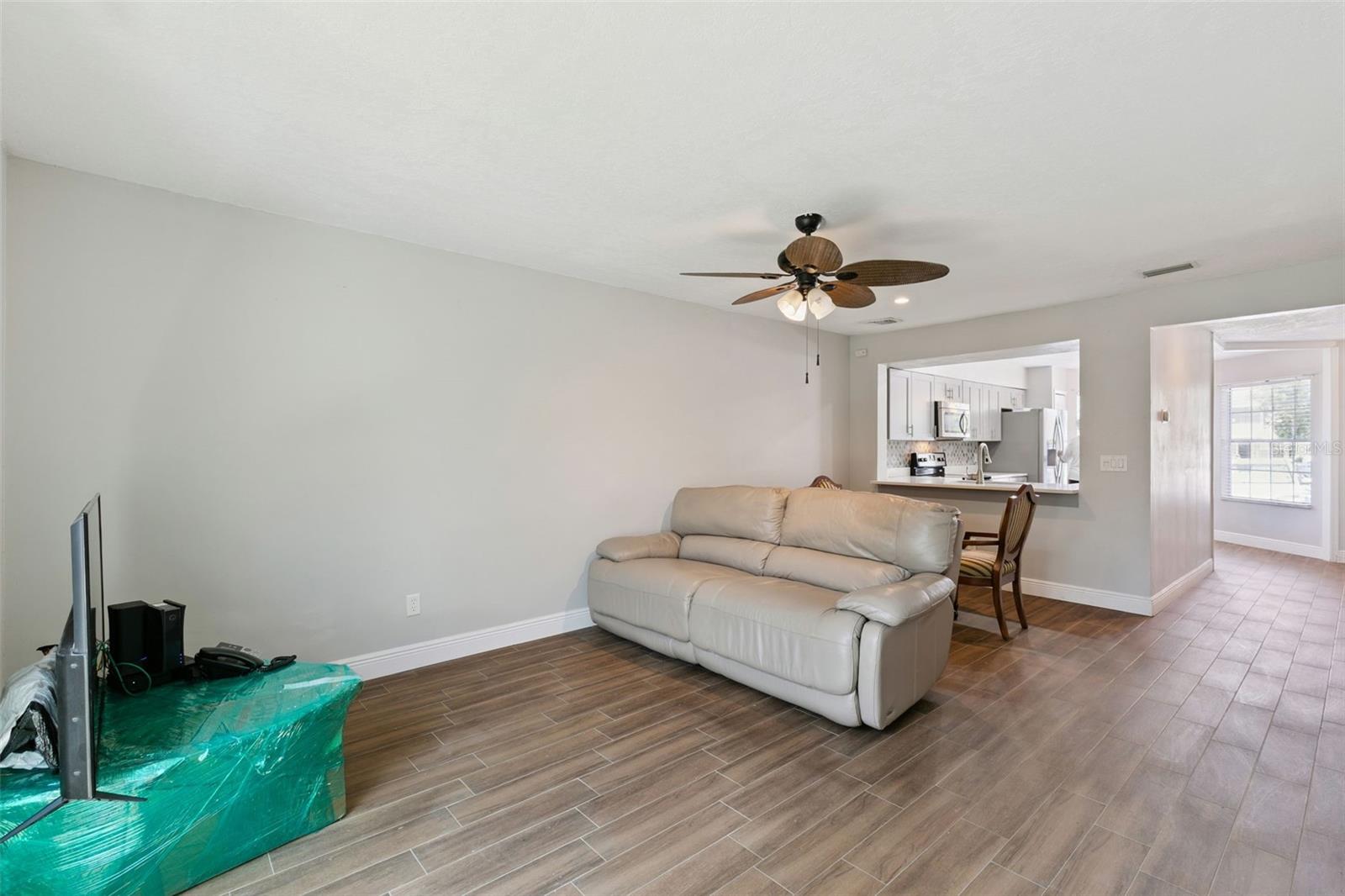 Image 9 of 20 For 505 Sun Ridge Place 123