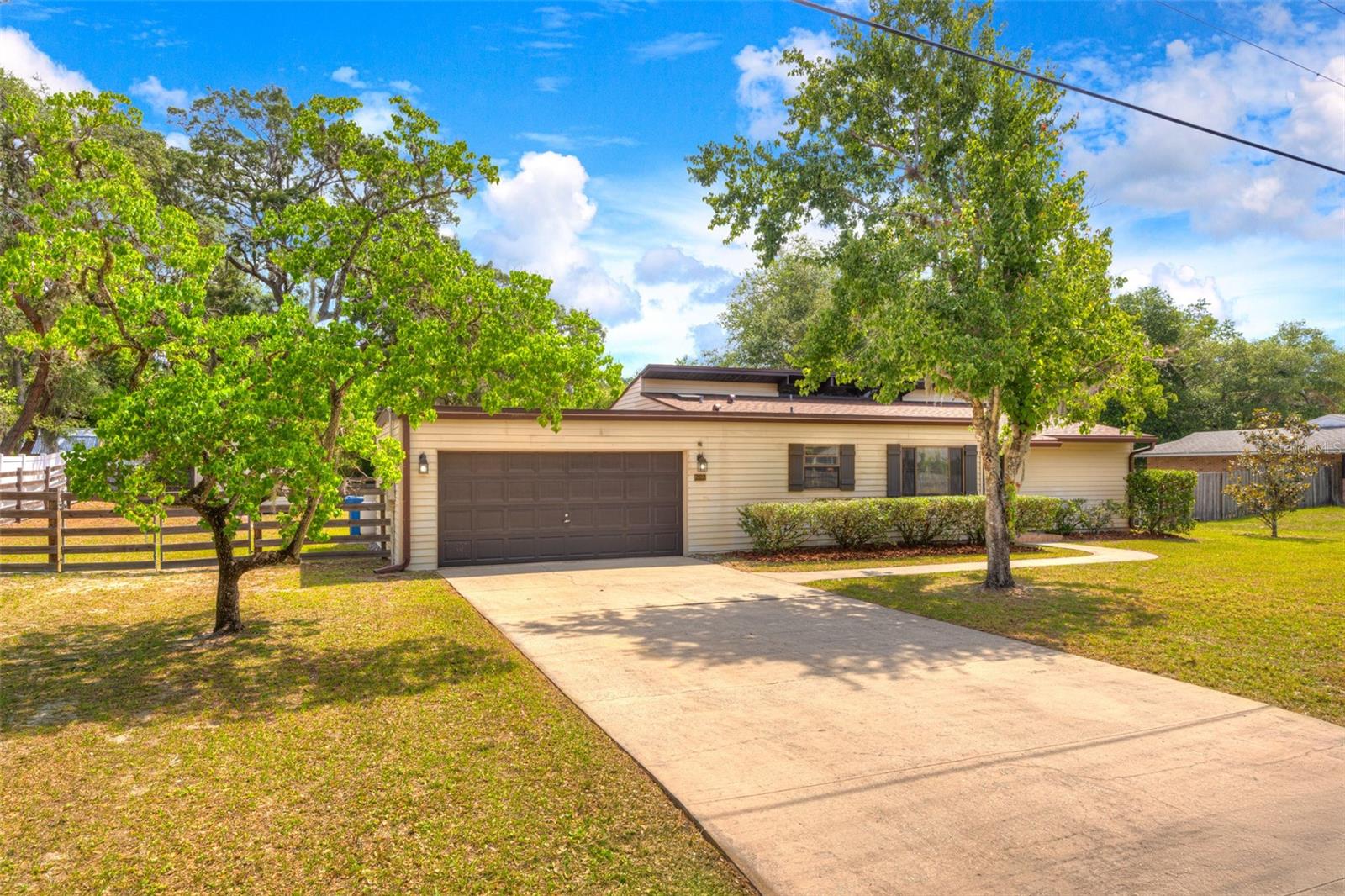 Image 3 of 51 For 202 Sandspur Lane