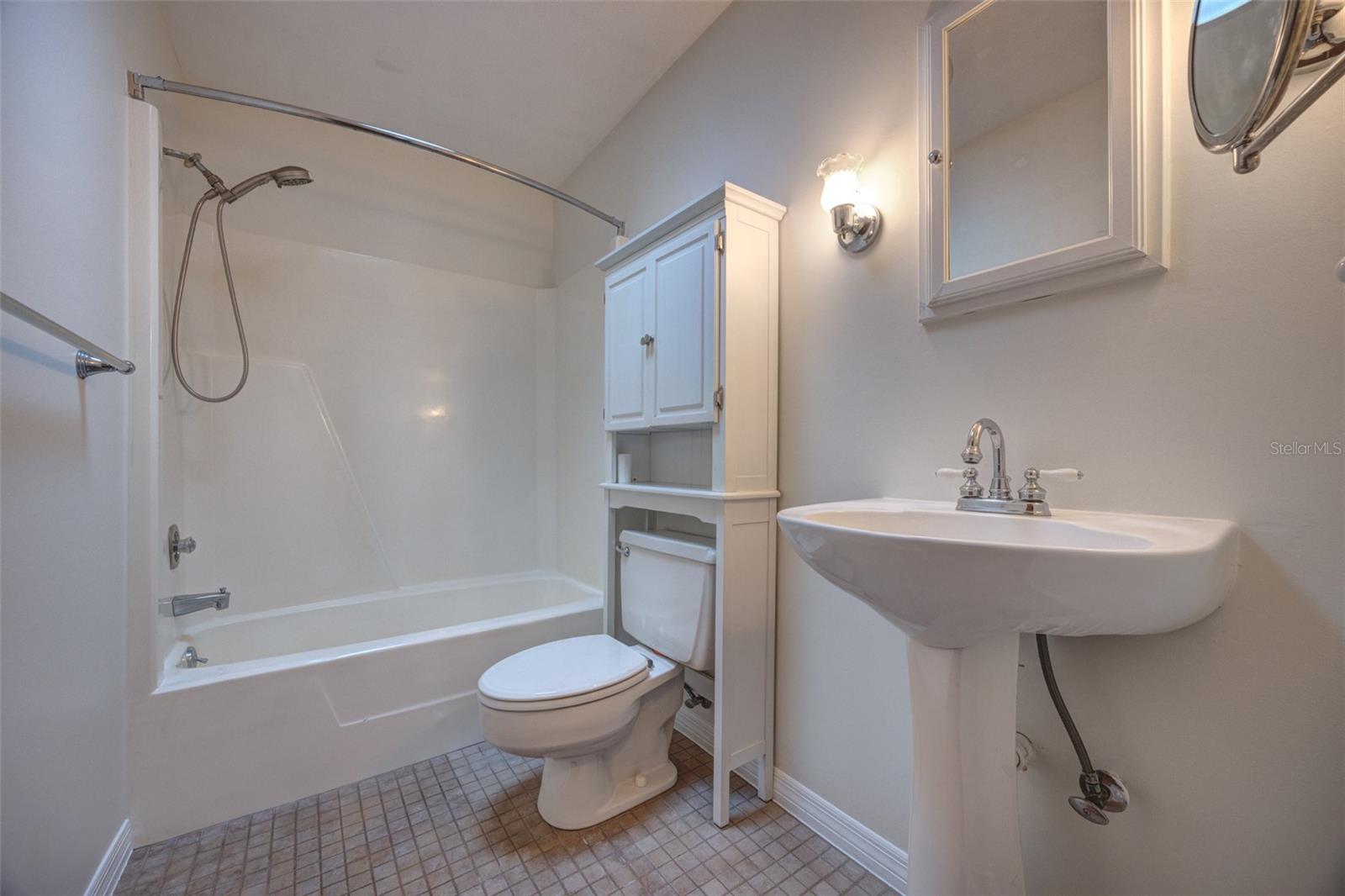 Image 32 of 51 For 202 Sandspur Lane
