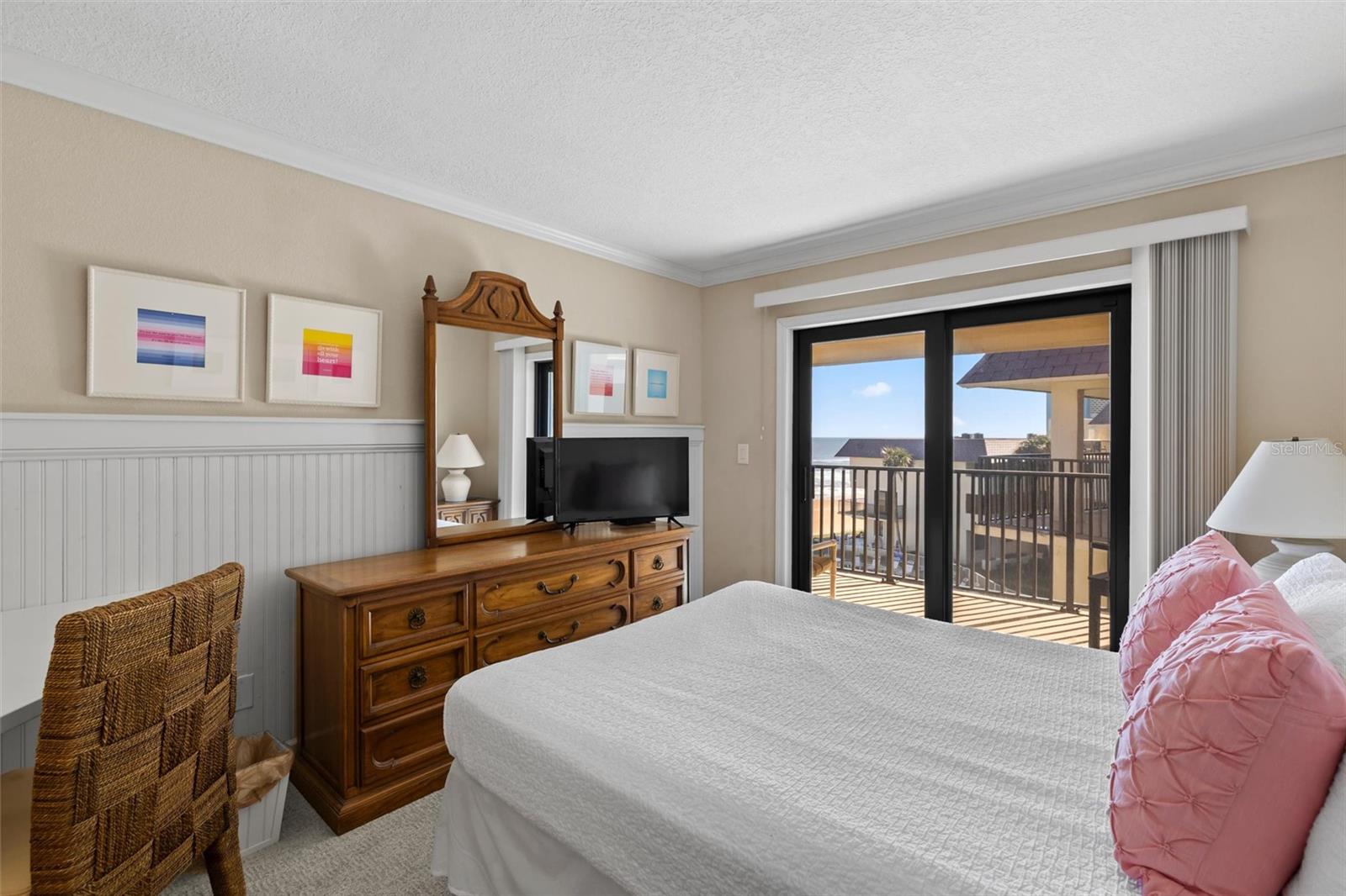 Image 29 of 56 For 935 Ocean Shore Boulevard 405