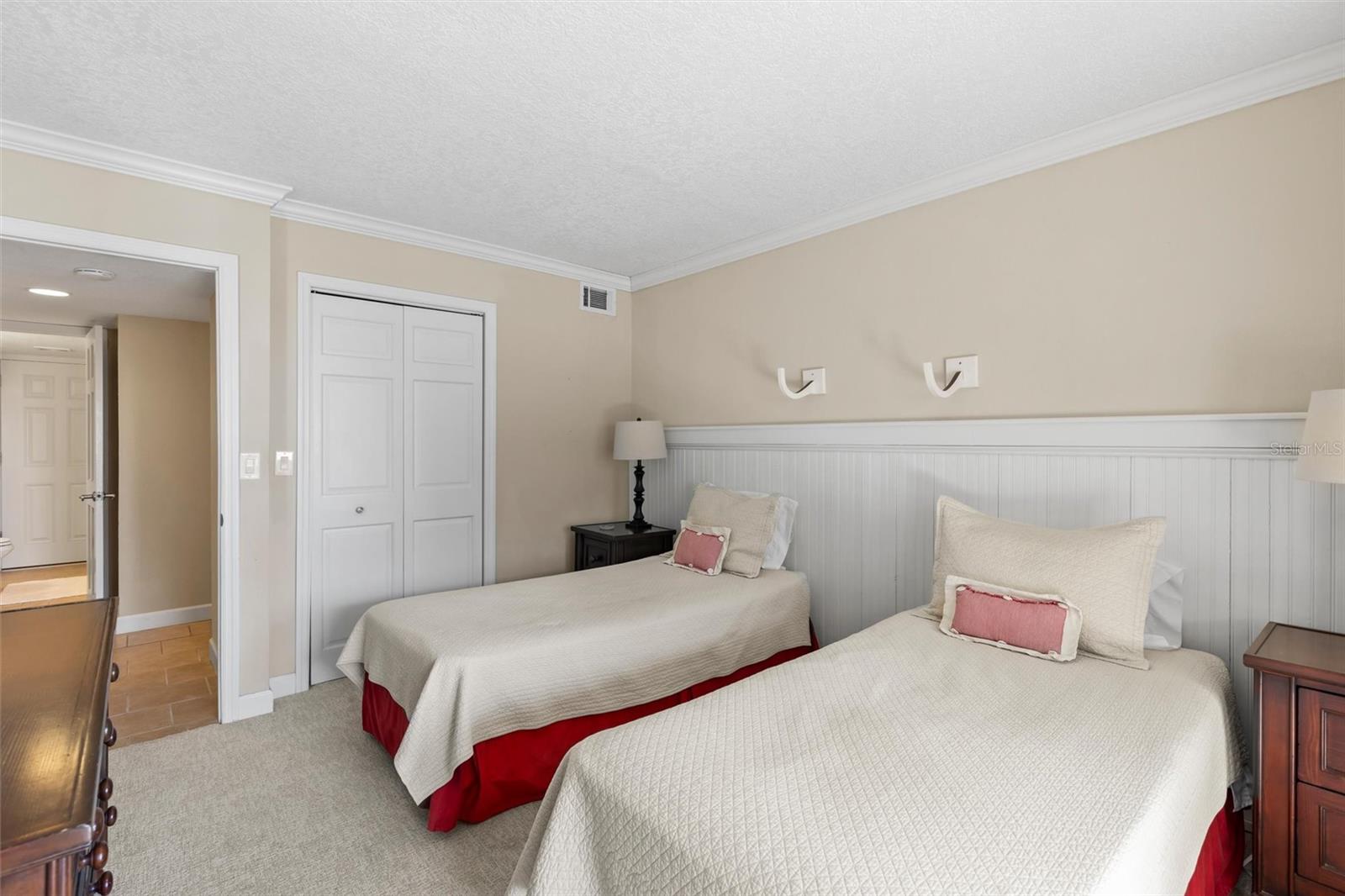 Image 35 of 56 For 935 Ocean Shore Boulevard 405