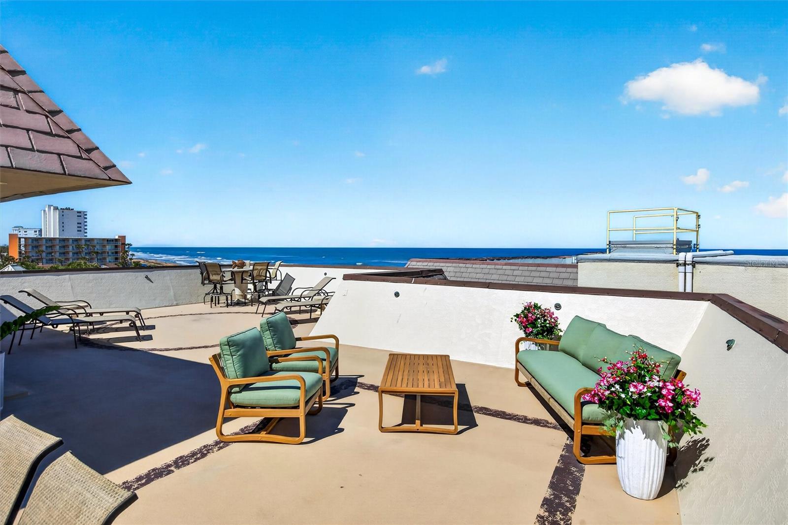 Image 43 of 56 For 935 Ocean Shore Boulevard 405