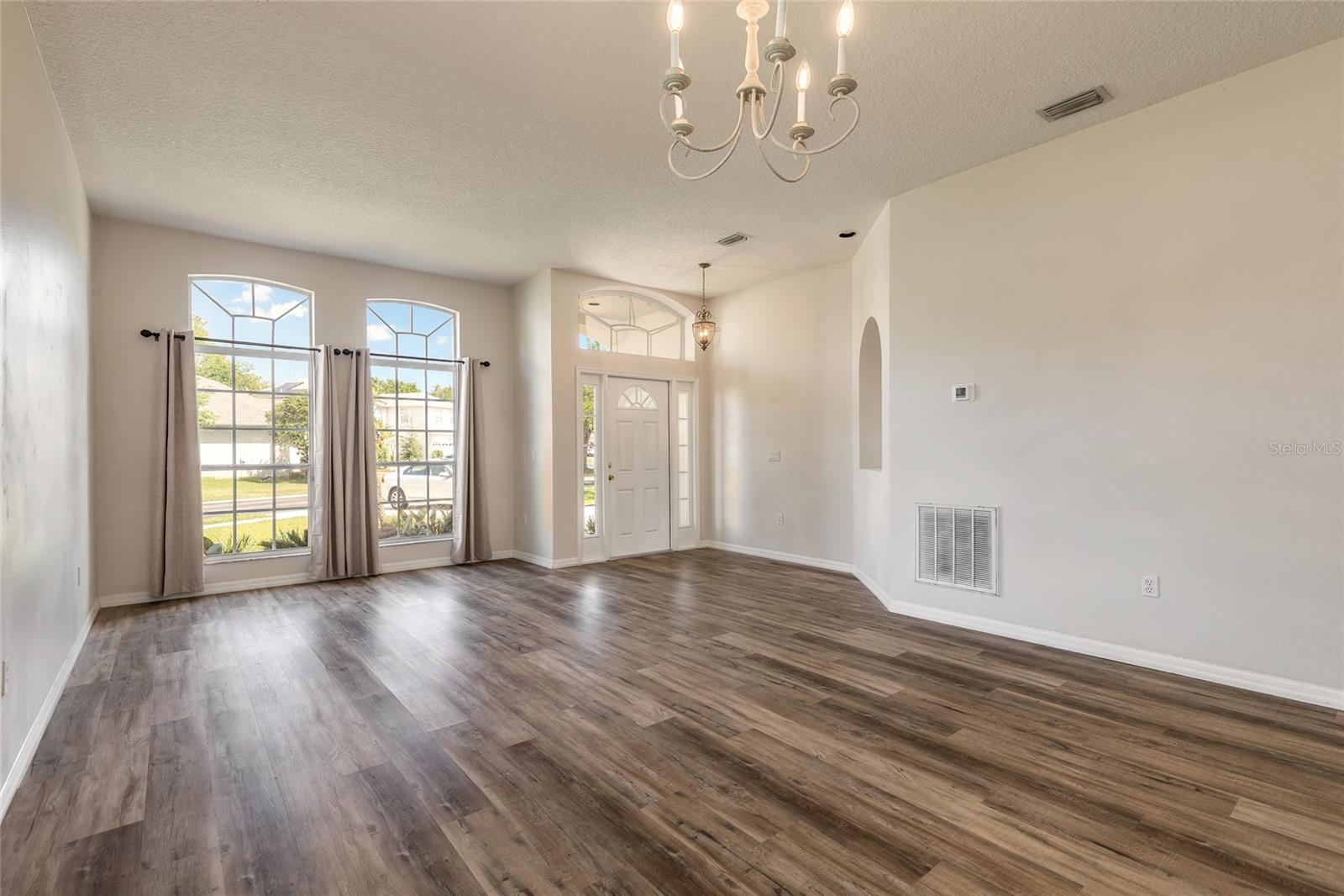 Image 3 of 8 For 122 Spring Glen Drive
