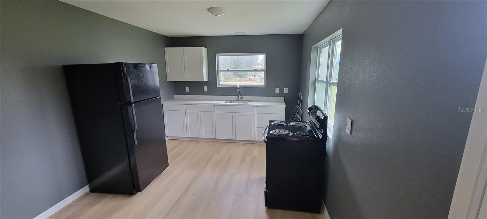 Image 13 of 21 For 1025 N Clara Ave