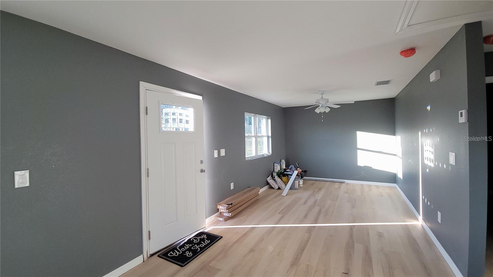 Image 2 of 21 For 1025 N Clara Ave