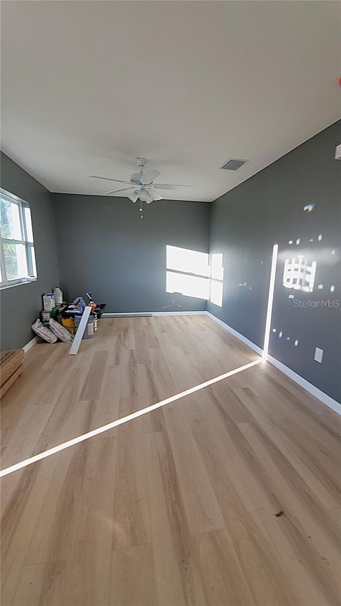 Image 3 of 21 For 1025 N Clara Ave