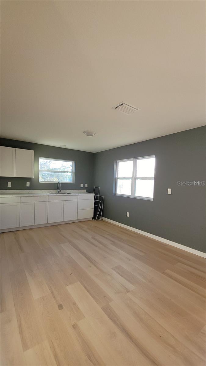 Image 4 of 21 For 1025 N Clara Ave