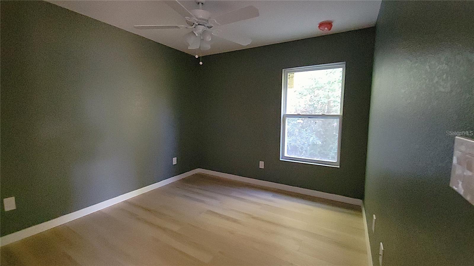 Image 5 of 21 For 1025 N Clara Ave