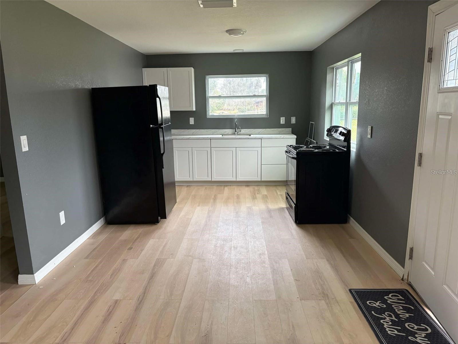 Image 6 of 21 For 1025 N Clara Ave