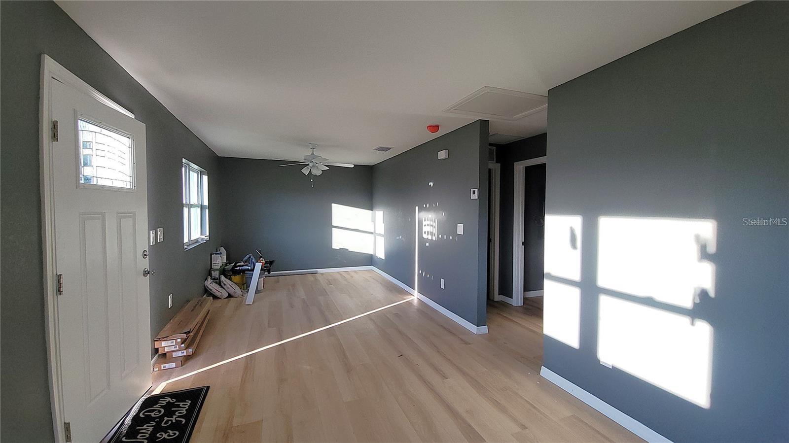 Image 7 of 21 For 1025 N Clara Ave