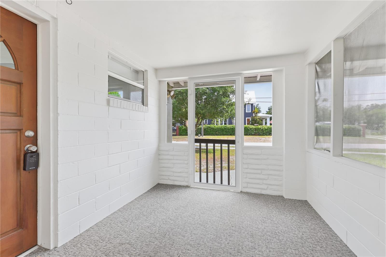 Image 4 of 32 For 511 Rich Avenue