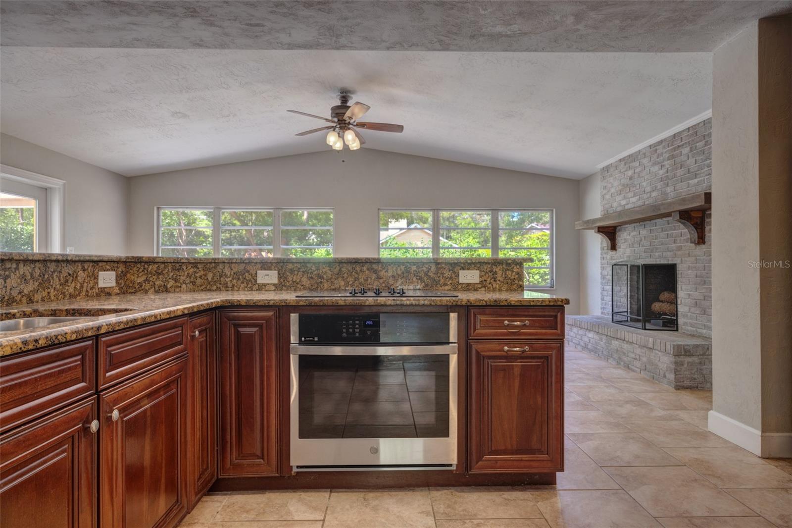 Image 11 of 42 For 321 Huntington Drive