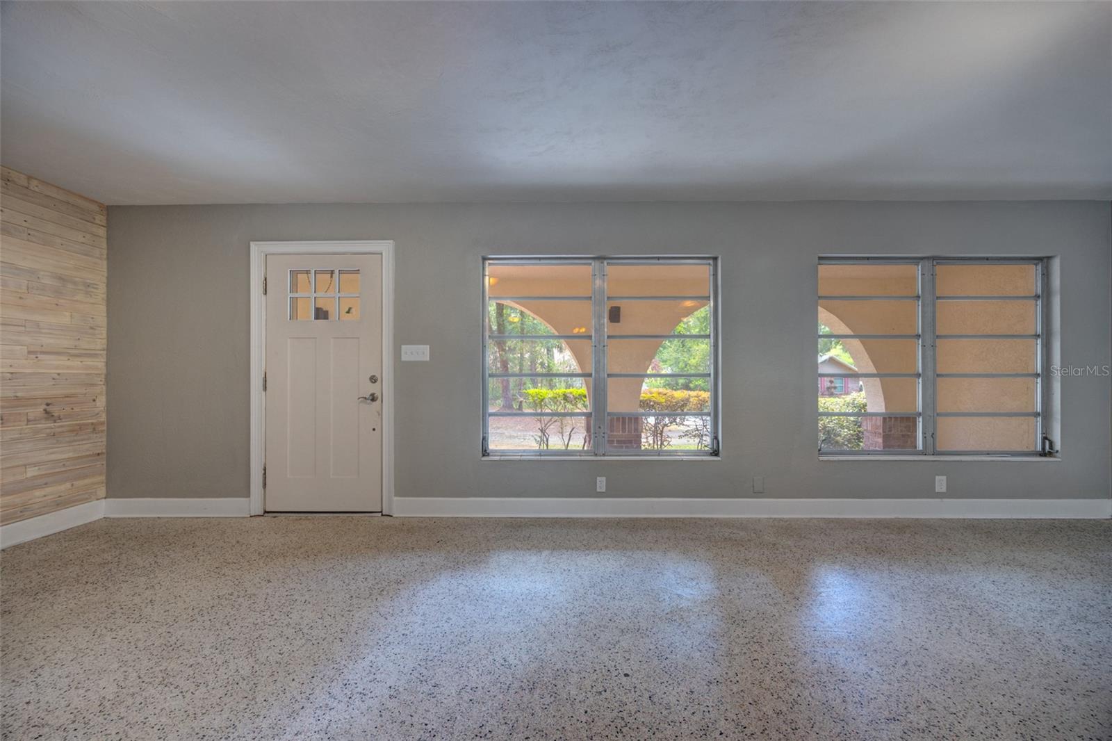 Image 6 of 42 For 321 Huntington Drive