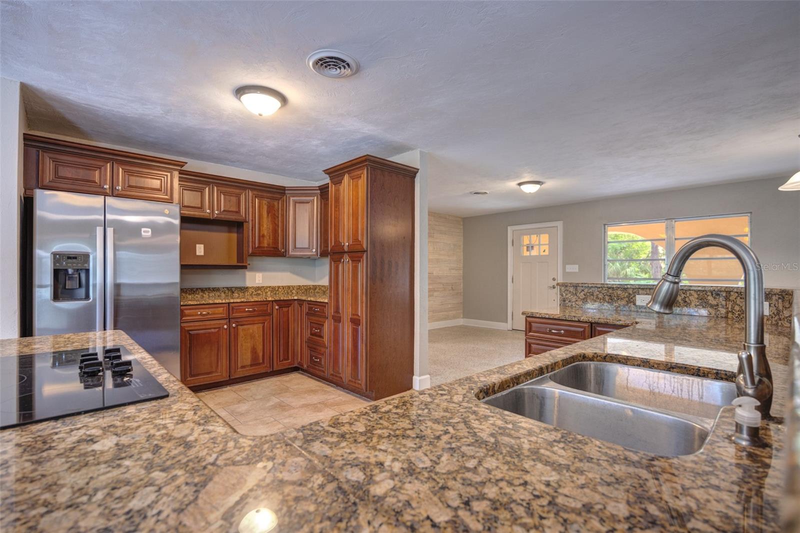 Image 7 of 42 For 321 Huntington Drive