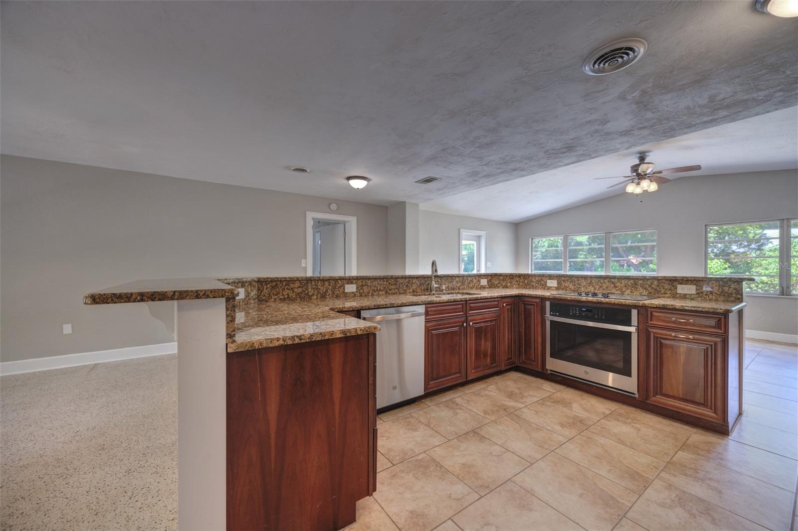 Image 9 of 42 For 321 Huntington Drive