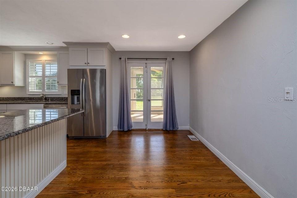 Image 11 of 33 For 2825 Gladys Terrace