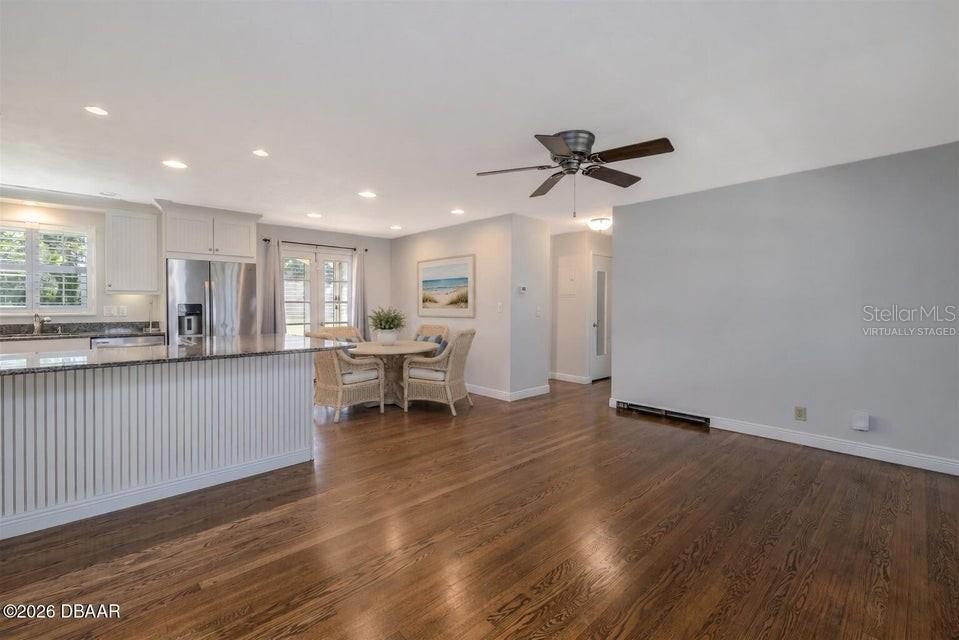 Image 12 of 33 For 2825 Gladys Terrace