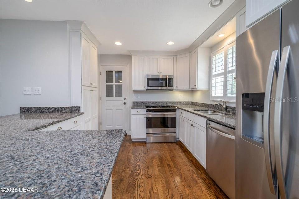 Image 15 of 33 For 2825 Gladys Terrace