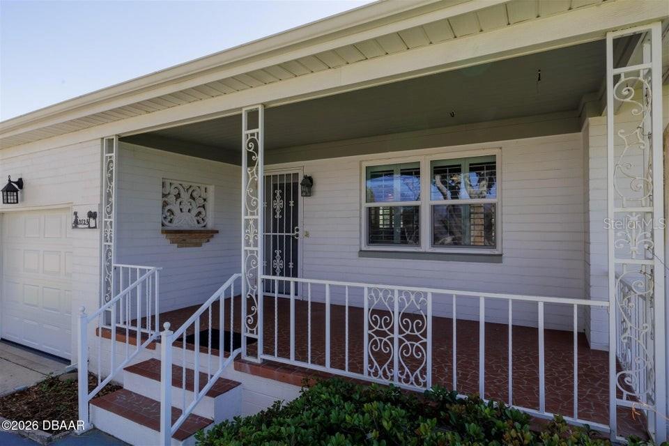 Image 6 of 33 For 2825 Gladys Terrace