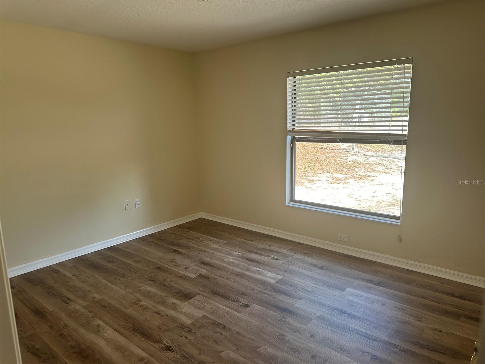 Image 11 of 27 For 2988 Howland Boulevard