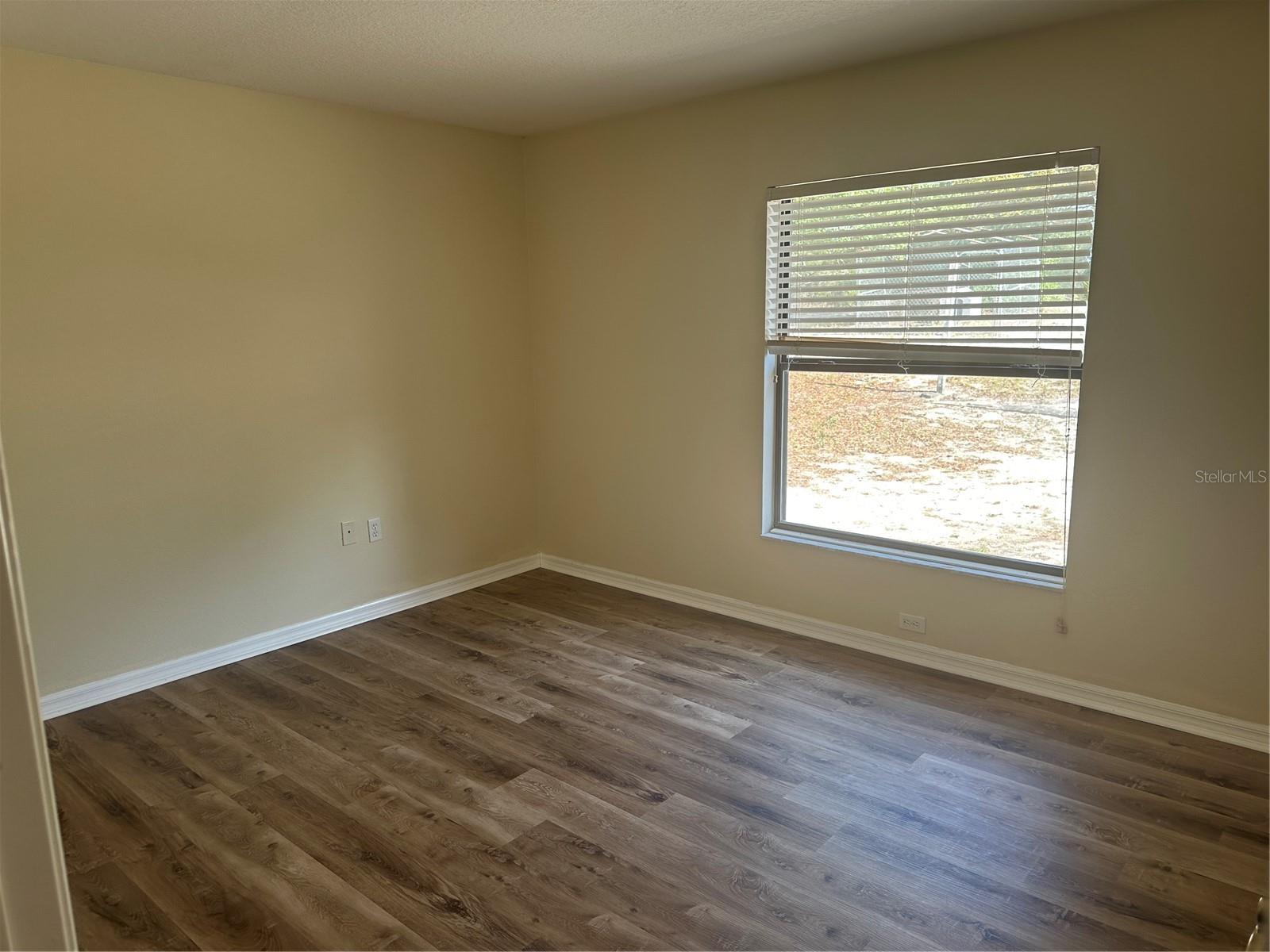 Image 12 of 27 For 2988 Howland Boulevard