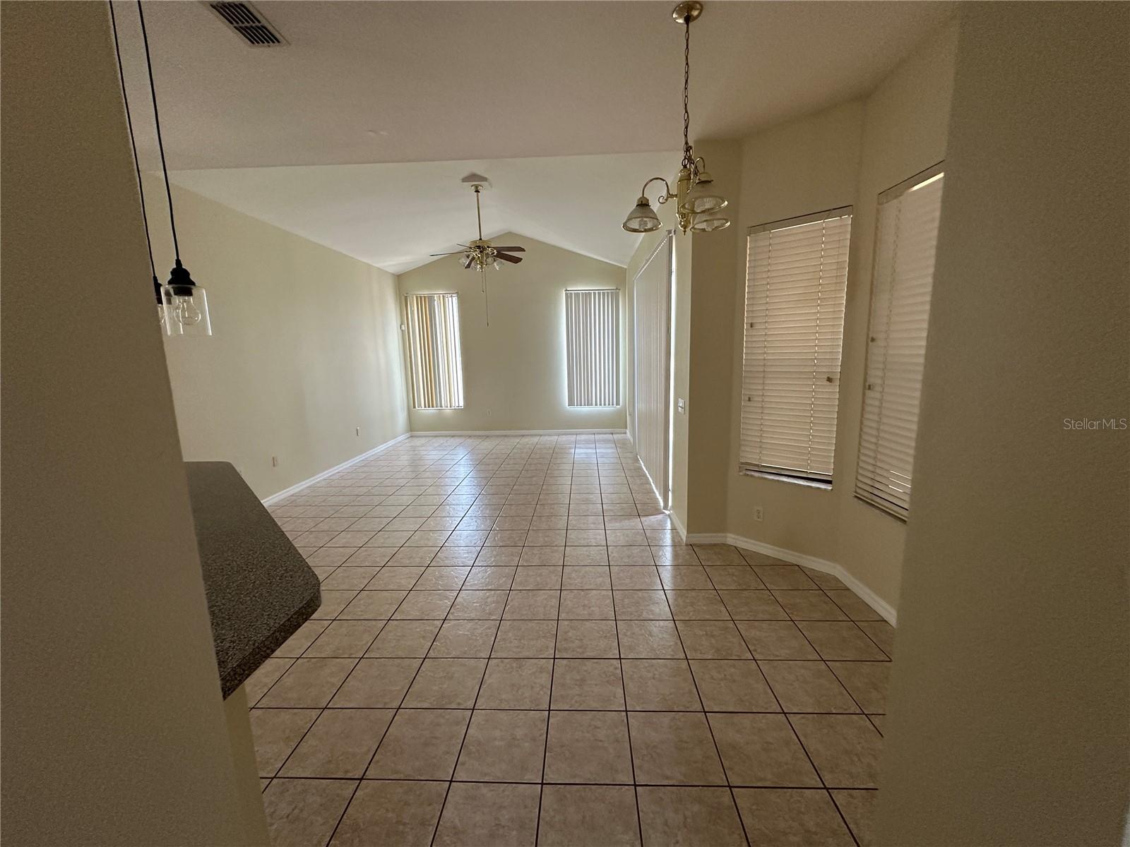 Image 17 of 27 For 2988 Howland Boulevard