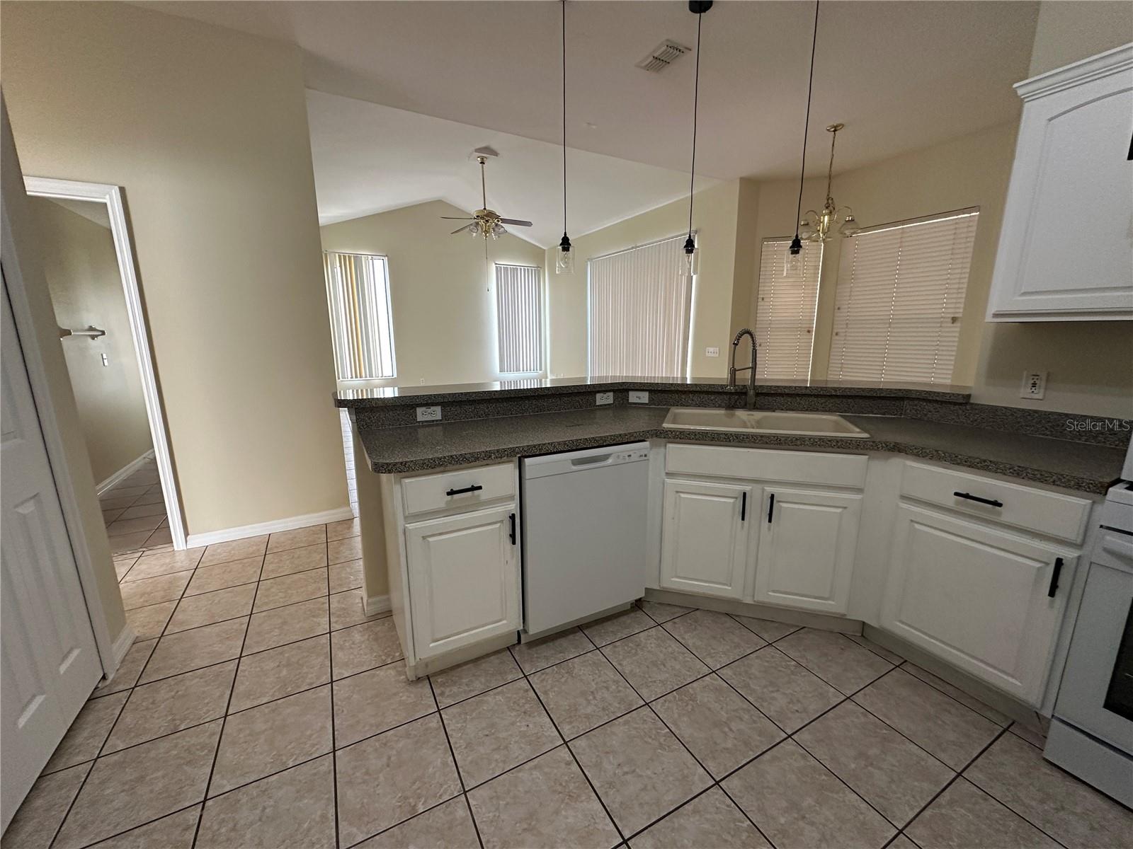 Image 18 of 27 For 2988 Howland Boulevard