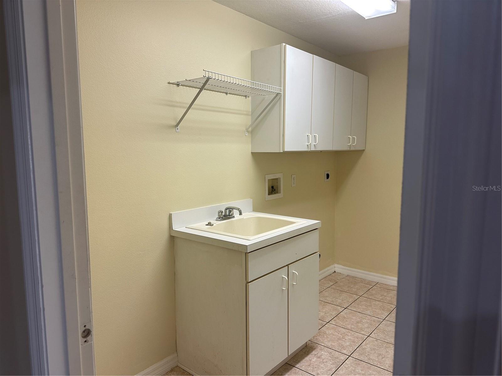 Image 22 of 27 For 2988 Howland Boulevard