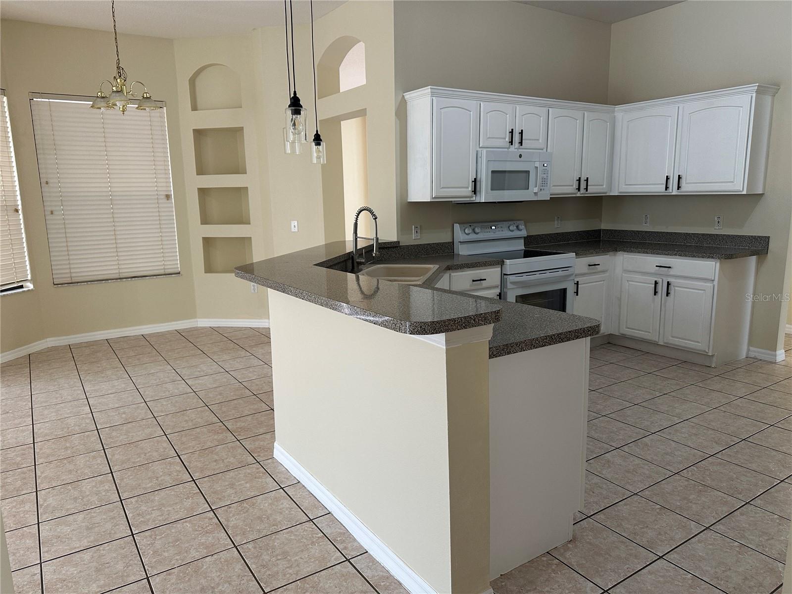 Image 24 of 27 For 2988 Howland Boulevard
