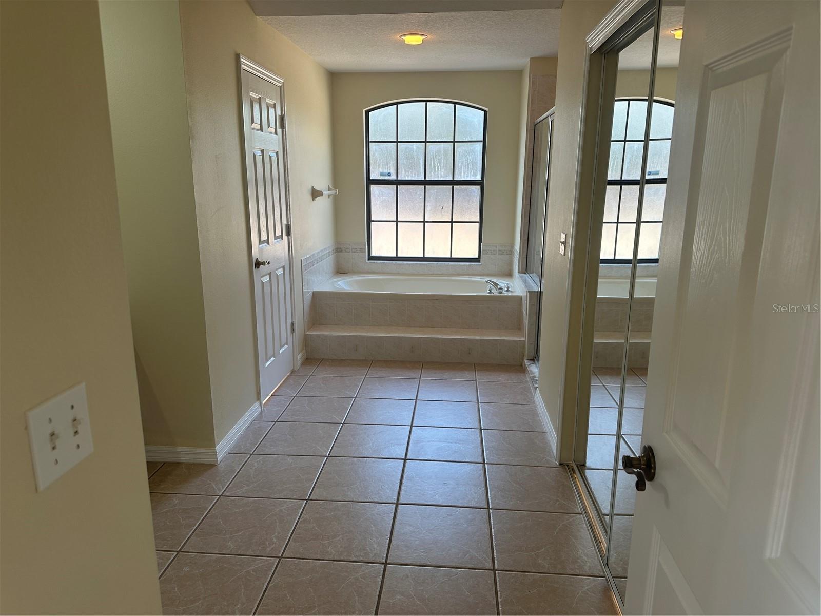 Image 3 of 27 For 2988 Howland Boulevard