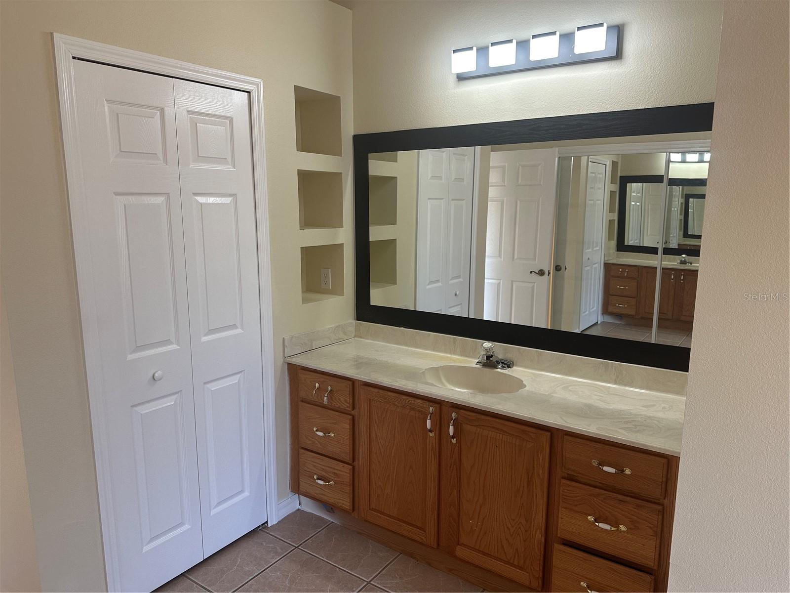 Image 5 of 27 For 2988 Howland Boulevard