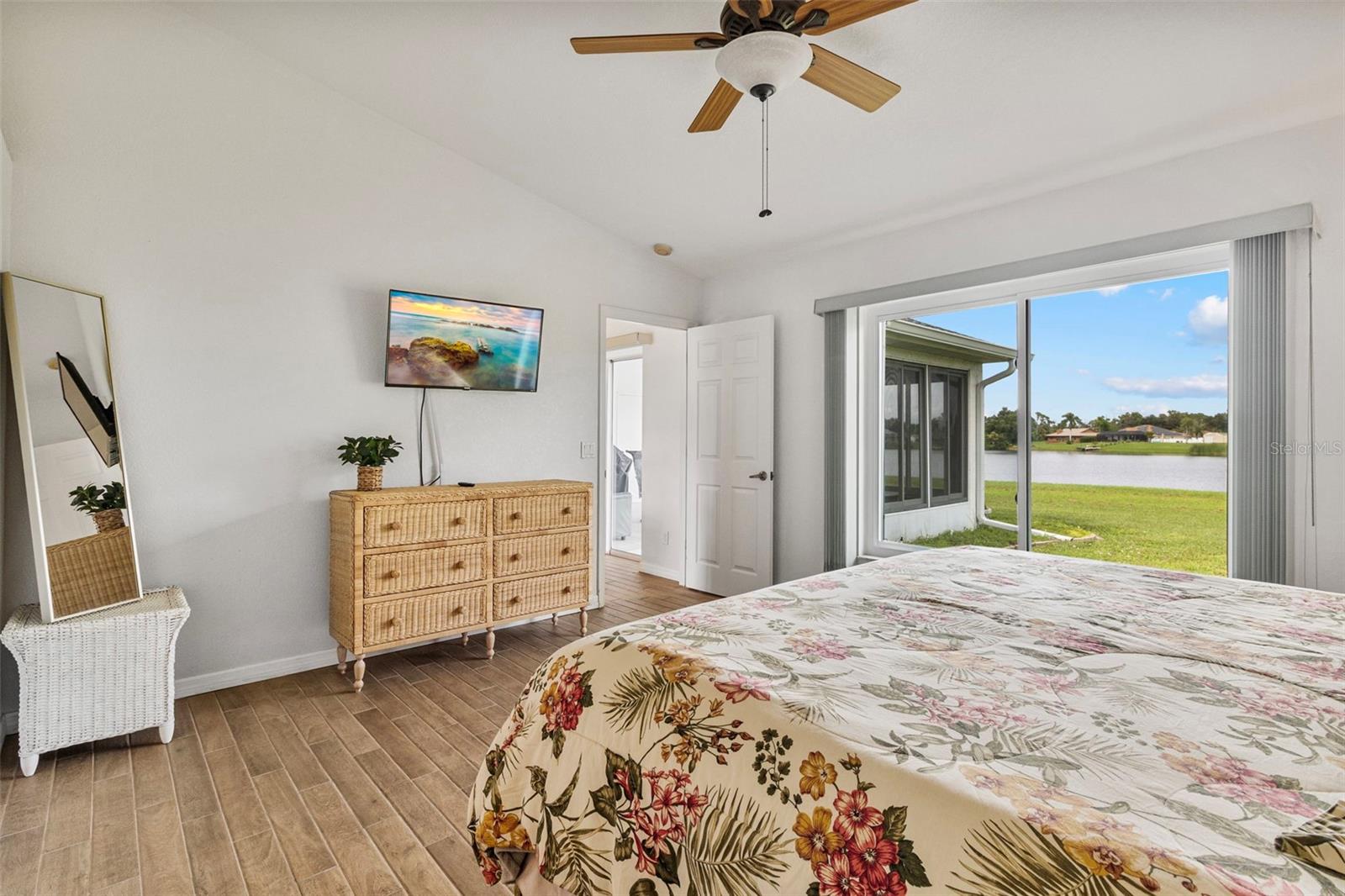 Image 23 of 51 For 6460 Blueberry Drive