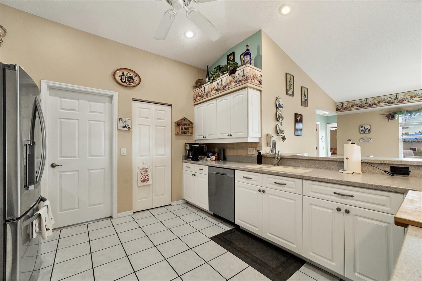 Image 18 of 53 For 64 Long Meadow Lane N