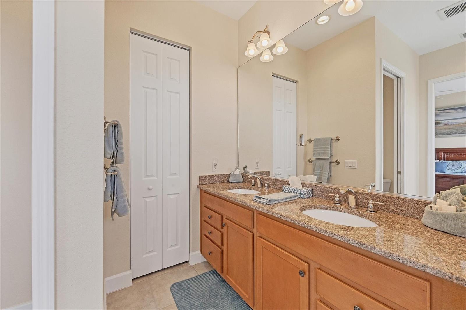 Image 25 of 52 For 10380 Longshore Road 77