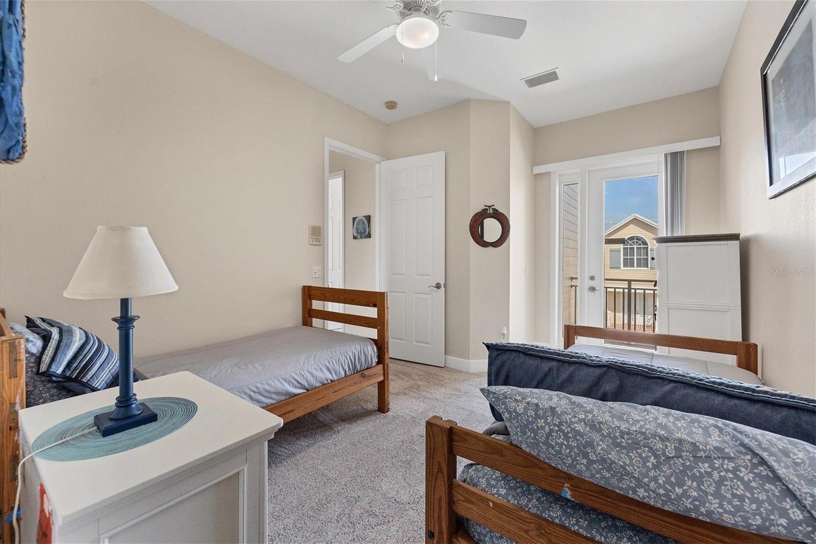 Image 28 of 52 For 10380 Longshore Road 77