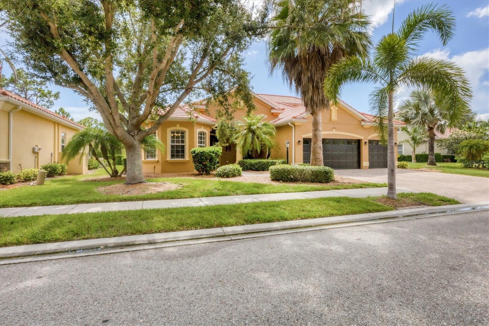 Image 4 of 64 For 5275 Royal Poinciana Way