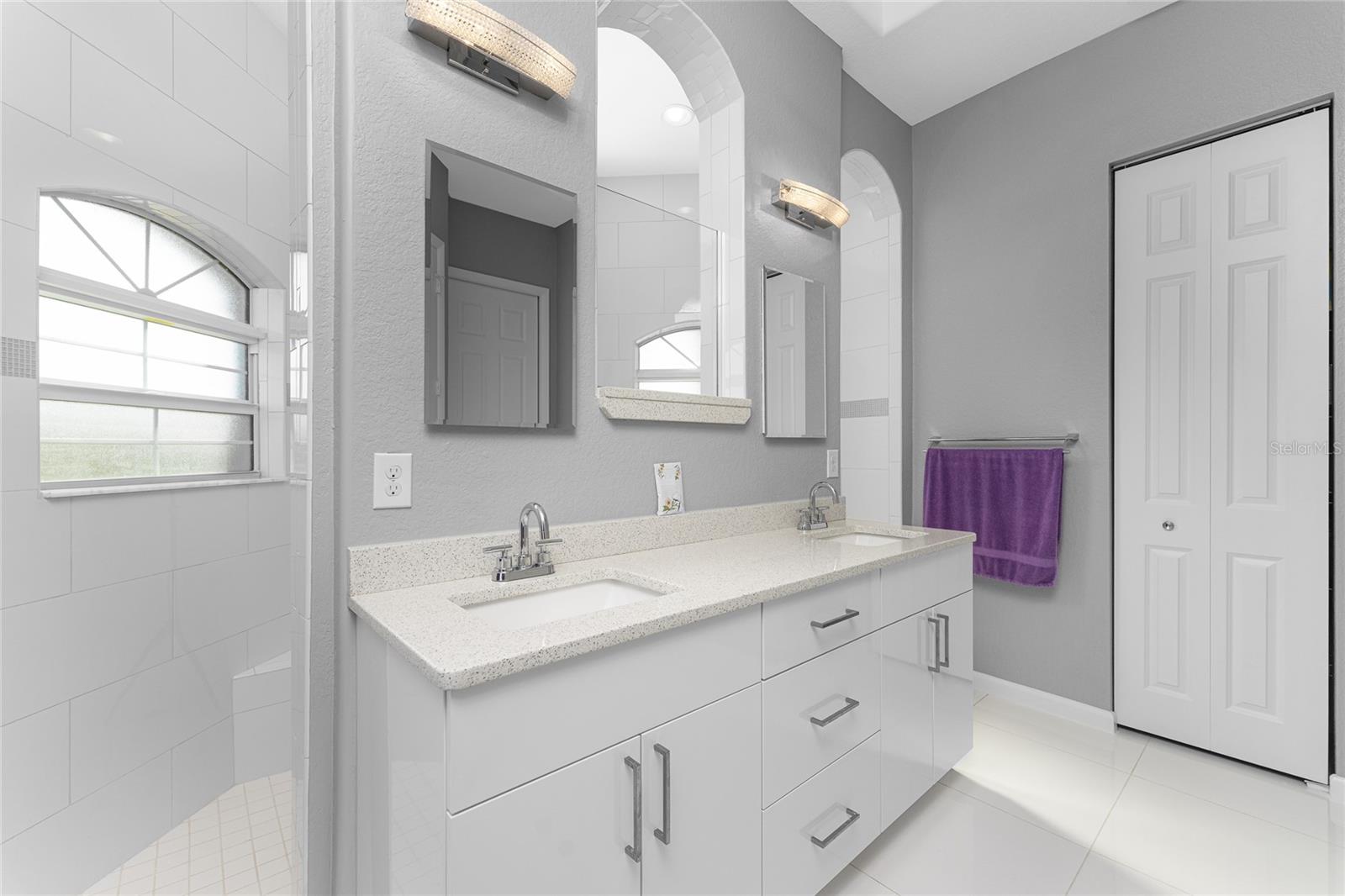 Image 38 of 55 For 14344 Amestoy Avenue