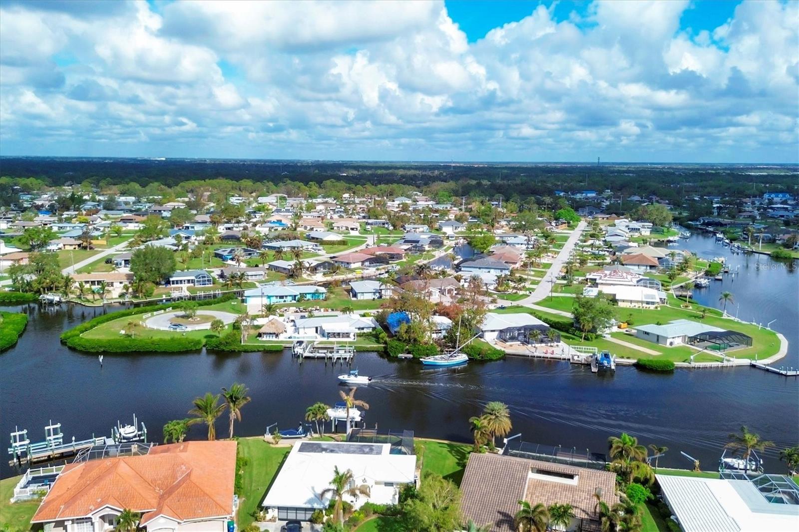 Listing photo id 25 for 1921 Fairview Drive