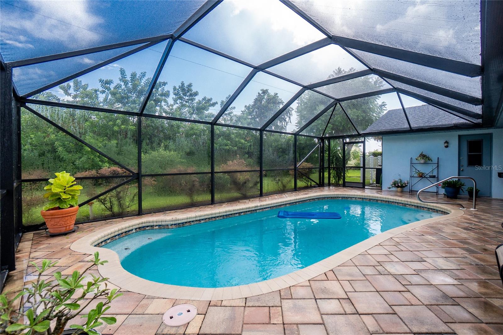 Image 44 of 49 For 10127 Peach Avenue