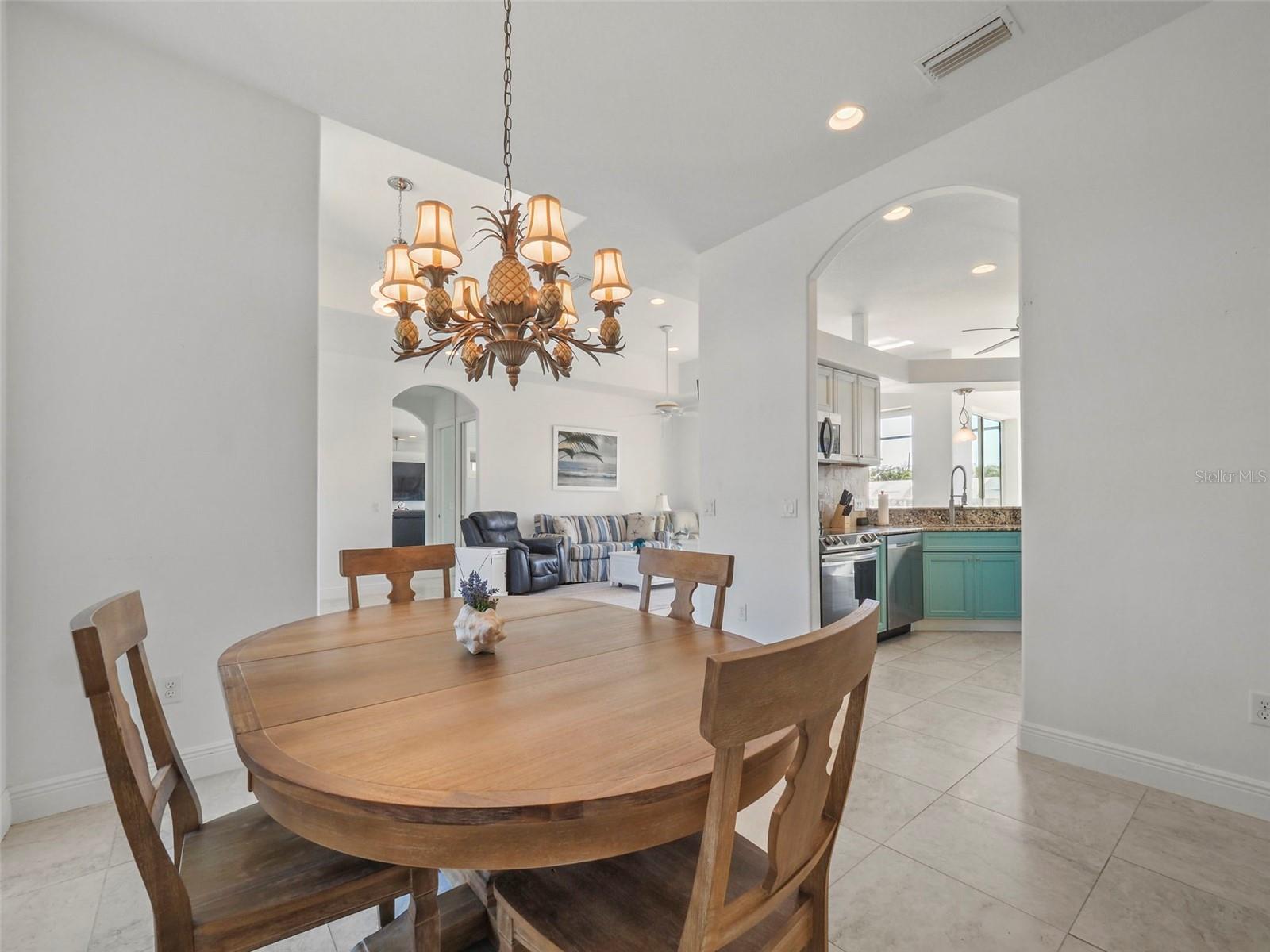 Listing photo id 14 for 9567 Honeymoon Drive