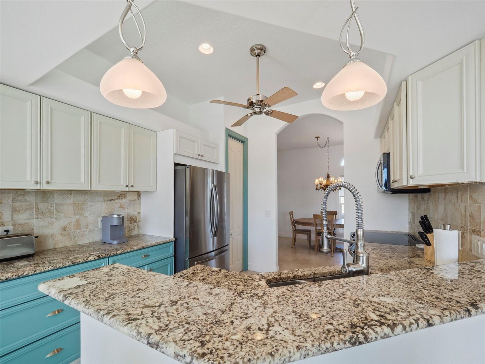 Listing photo id 17 for 9567 Honeymoon Drive